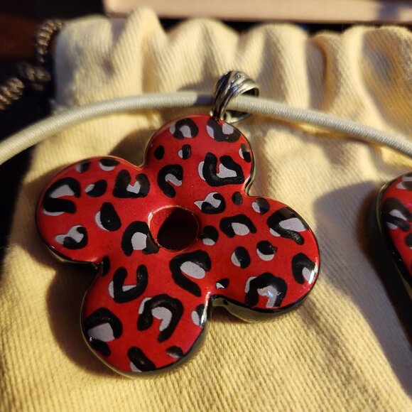 LOUIS VUITTON Stephen Sprouse Red/Back Spotted Stone Enamel Heart Flower Hairtie - Picture 5 of 9